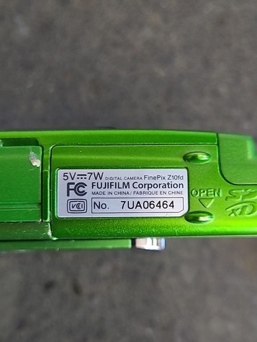 FUJIFILM FINEPIX Z10fd Green Digital Camera No Battery / Card As Is PARTS REPAIR - Picture 4 of 9
