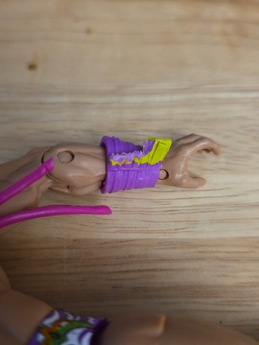 Figura de acción WWE Ultimate Warrior Mattel Elite 2011 Salón de la Fama dañada - Imagen 3 de 4