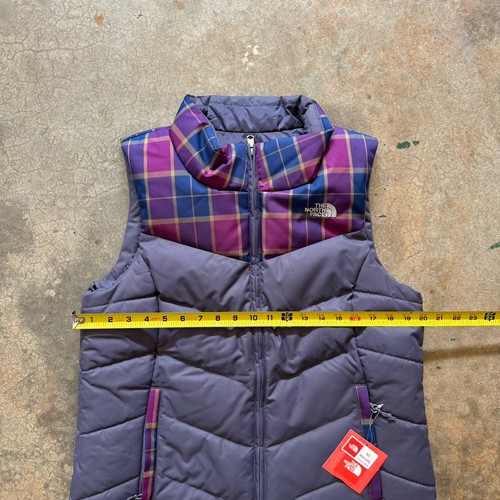 The North Face 550 Puffer Down Vest Women’s Size Medium Purple Plaid NWT - Picture 4 of 6