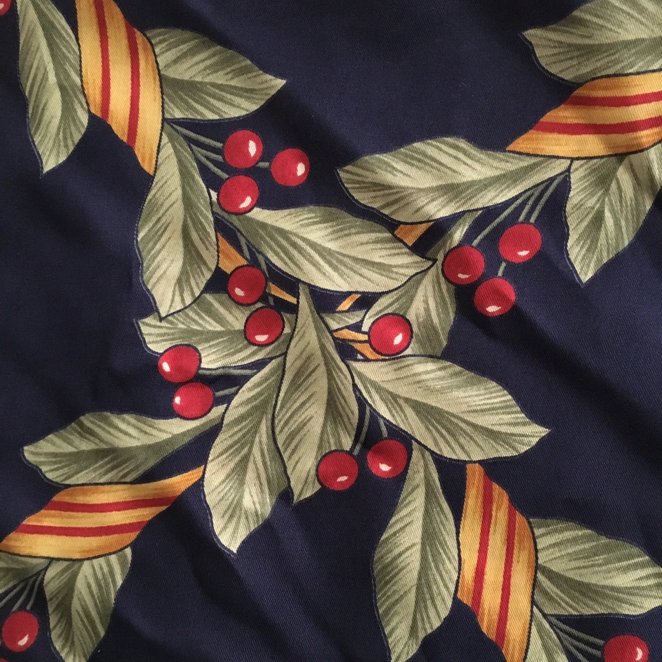 Cachecol Oscar de la Renta férias folha de azevinho bagas inverno 100% seda quadrado 35" - Imagem 4 de 4