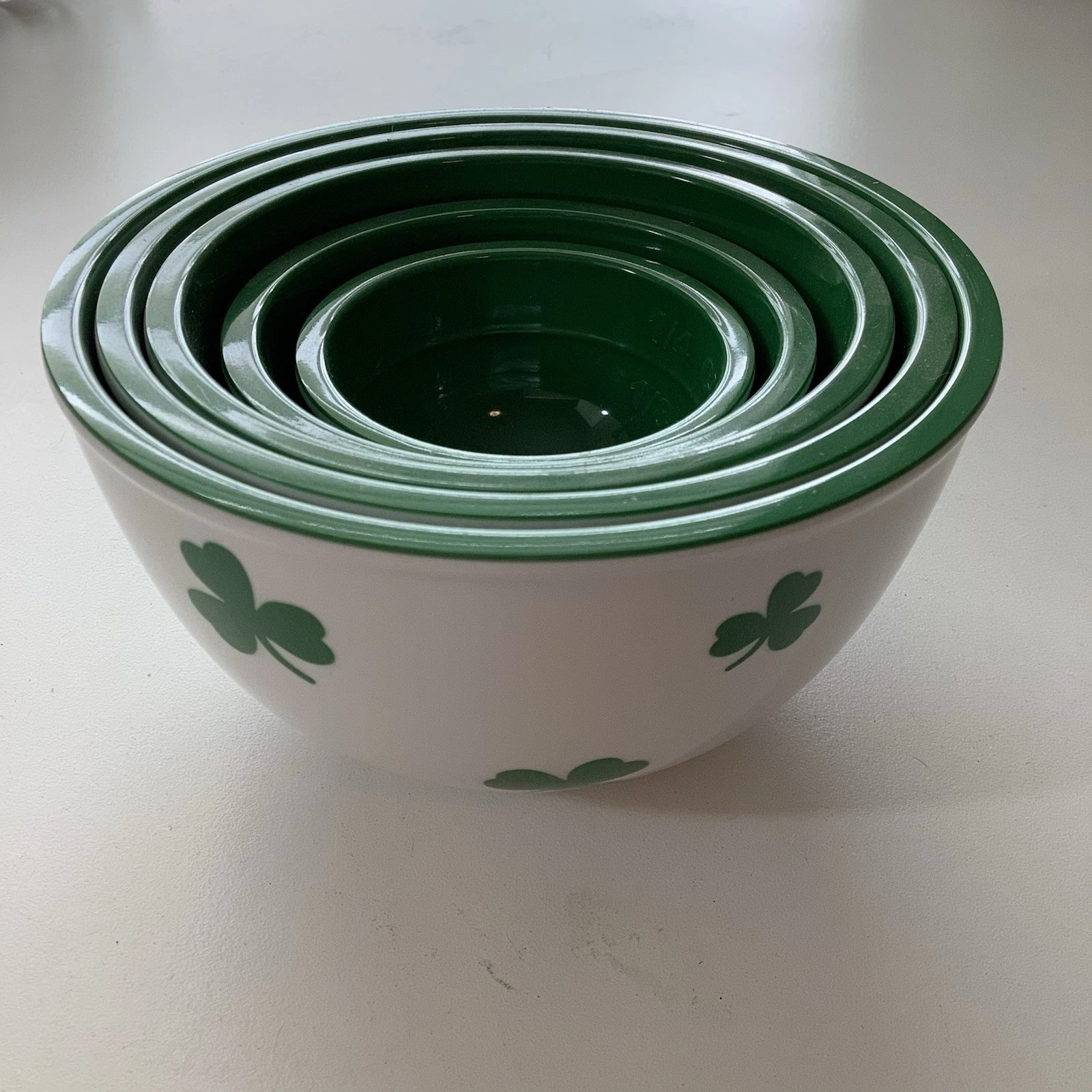 Set Of 5 Nesting Melamine Measuring Cup/Bowls White And Green With Shamrocks
