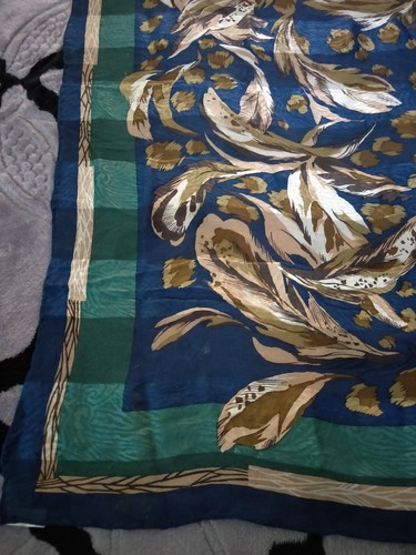 Vintage authentischer Pierre Balmain 100 % Seide großer quadratischer Schal gerollter Rand 33-32" - Bild 6 von 6