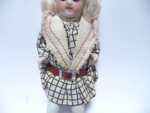 Nr.3 Antike Puppe Püppchen Glasaugen Porzellan um 1890 Puppenstuben ca.10cm - Picture 3 of 7