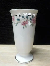 LENOX BARRINGTON COLLECTION PIERCED VASE  NEW WITHOUT TAG NO ORIGINAL BOX