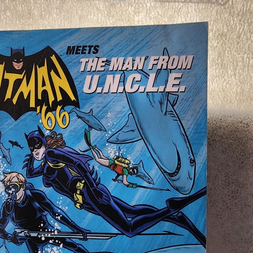 DC BATMAN 66 MEETS THE MAN FROM UNCLE #5 - Picture 3 of 17