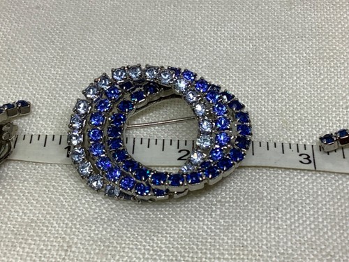 Vintage 50’s Unsigned Demi Parure Blue Rhinestone Brooch & Earrings Jewelry Set - Picture 7 of 8