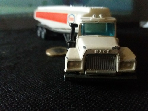 CORGI JUNIOR CLOSTER SARO TANKER MACK R SERIES ESSO CISTERNA - Foto 3 di 5