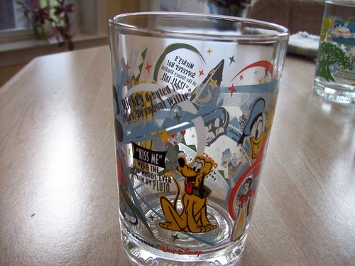 VINTAGE NEW -MCDONALD'S DISNEY 100 YEARS OF MAGIC 25TH ANNNIVERSARY GLASS - Picture 2 of 4