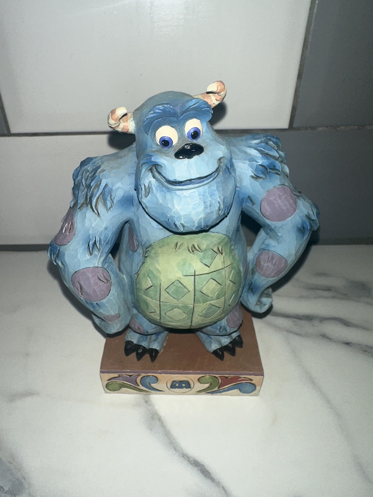 Adorno de estatuilla gigante suave de Walt Disney Traditions Enesco Sulley