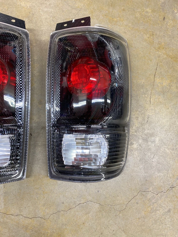 Lámparas traseras de carbono para Ford Expedition 1997-2000 CWT-501ECF en desgaste profesional para auto Foto 3 de 4