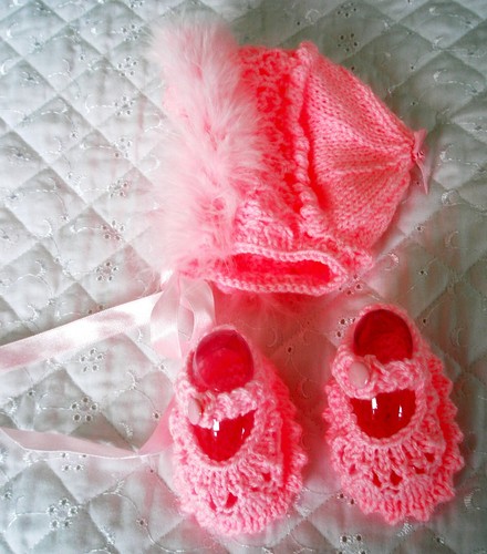 Baby DK Knitting Pattern Cardigan Bonnet Shoes 17 to 22 inch Doll 0-3 Month - Picture 6 of 9