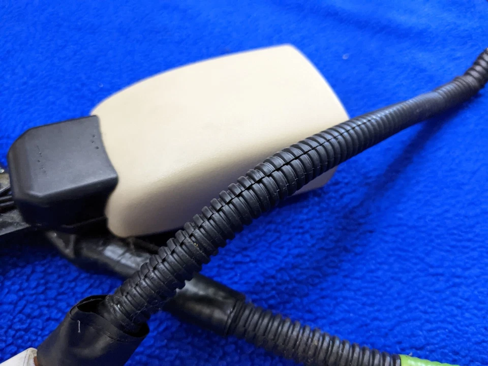 象牙色雷克萨斯 is350 正品原始设备制造商安全带座椅皮带前右乘客扣 — 第 3/4 张图片