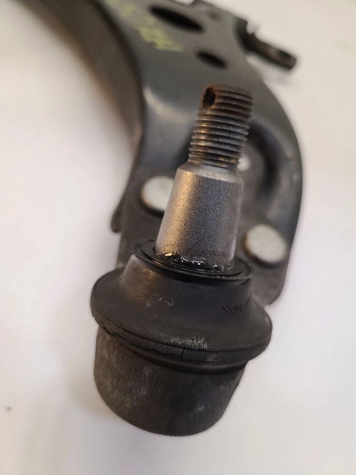 05-12 TOYOTA AVALON pasajero brazo de control inferior derecho delantero derecho Foto 2 de 4