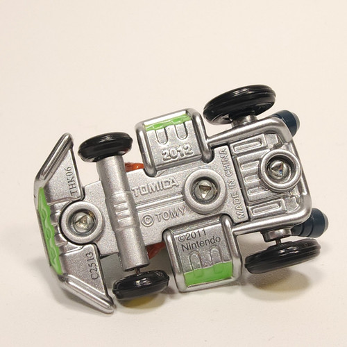 Mario Kart Tomica Tomy 2012 Nintendo Yoshi Mario modellino auto pressofuso giocattolo 1:64 - Foto 5 di 7