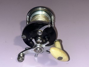 Ocean City Model #993 Vintage Fishing Reel Free Spool Surfing Cast USA