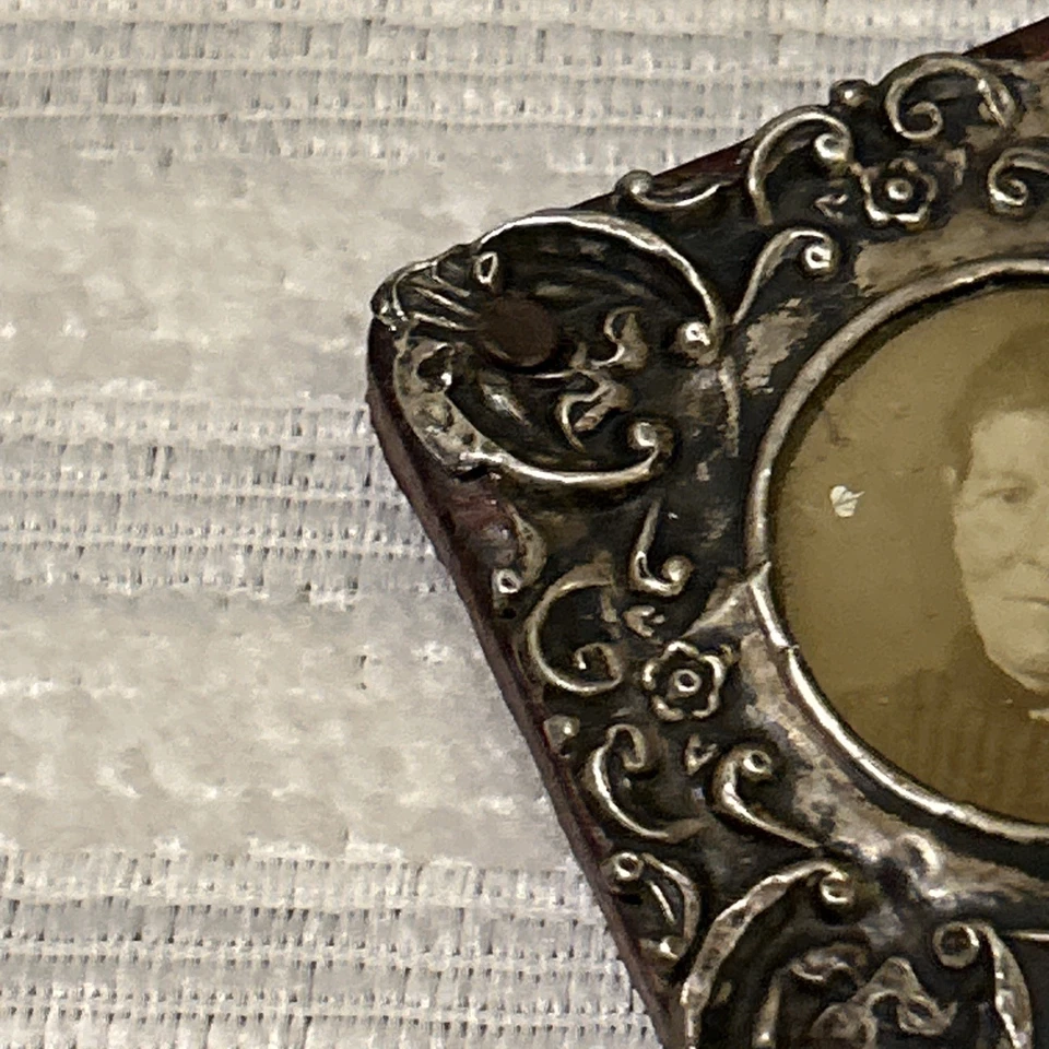 Antique Miniature Repousse Silver Hallmarked Ornate Photo Frame Birmingham 1901  - Image 3 of 4