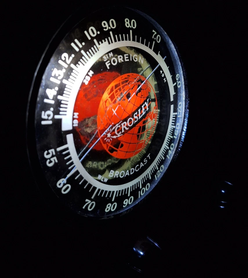 Radio de tubo Crosley antigua de madera convertida en altavoz Bluetooth retro Foto 2 de 4