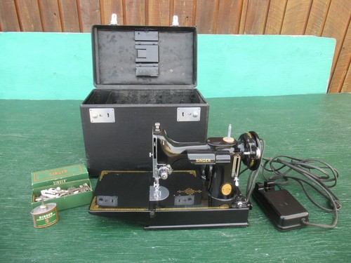 Singer Featherweight Sewing Machine 221 with Case Serial Number EG642066
