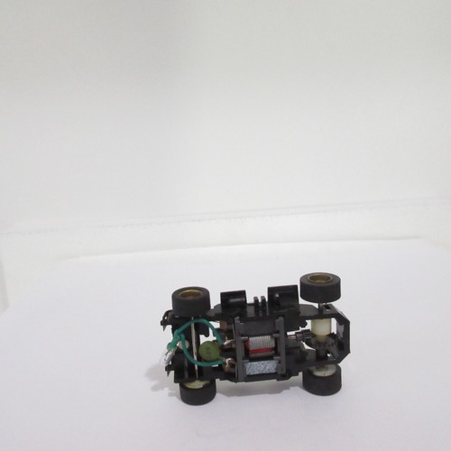 VINTAGE TYCO SLOT CAR HO SCALE LIGHTED WIDE PAN 440-X2 CHASSIS w/GOLD WHEELS - Picture 5 of 7