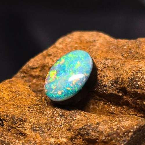 The "Venus" Lightning Ridge Doublet Opal 0.31 G - Bild 4 von 7