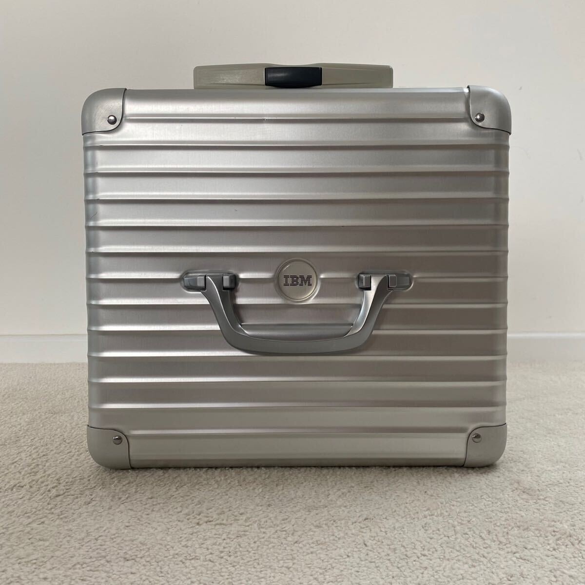 Rimowa IBM Topas PILOT Trolley 2 wheels Aluminum 40L Made in Rimowa IBM Topas PILOT Trolley 2 wheels Aluminum 40L Made in