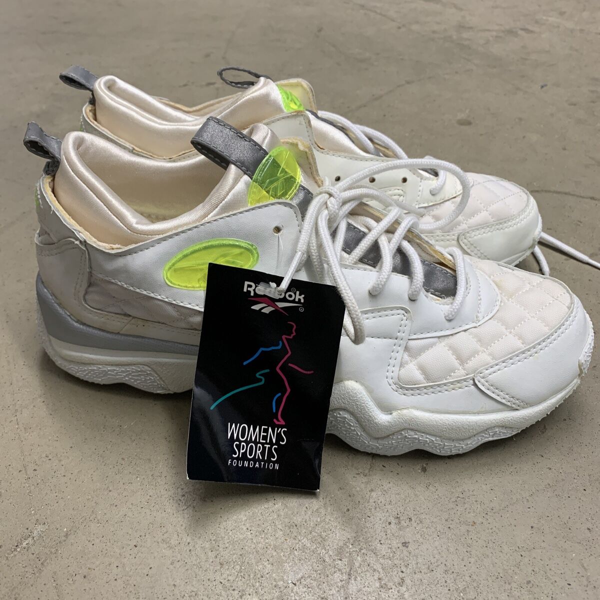 Vintage 1995 Reebok White Running Shoes Sneakers Size 9.5 Vintage 1995 Reebok White Running Shoes Sneakers Size 9.5