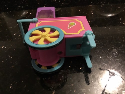 Polly Pocket Relaxin' Resort Popcorn Cart Lea Doll Set - Ricambio carrello popcorn - Foto 7 di 11