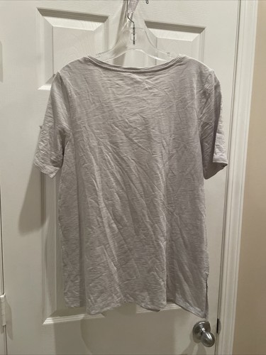Chicos Ultimate Women Sz 0 Silver Gray shirt Pull Over Top Short Sleeve NWT - Picture 4 of 4