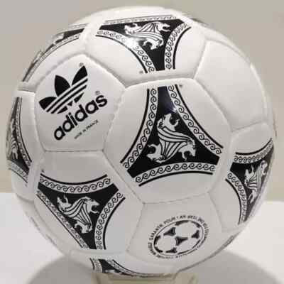 adidas Etrusco サッカーボール 1990年ワールドカップ s-l400.jpg
