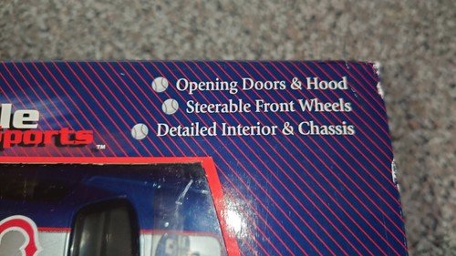 2004 Corvette Boston Red Sox World Series - 1/18 Ertl - New Limited Edition. - Picture 4 of 14