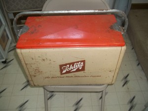 VINTAGE-1950s-CRONSTROMS-METAL-SCHLITZ-BEER-ADVERTISING-COOLER