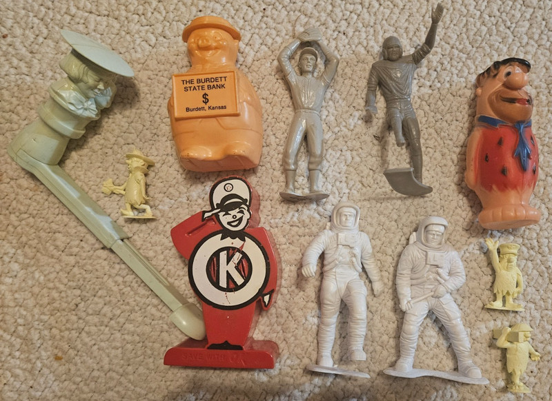 Vintage toy figure lot, Marx, Sports, adv. bank, Flintstones, Buster Brown COOL