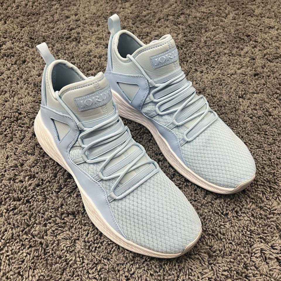 Tênis Jordan Formula 23 azul gelo cinza lobo 881465-406 masculino tamanho 12 Tarheels - Imagem 2 de 4