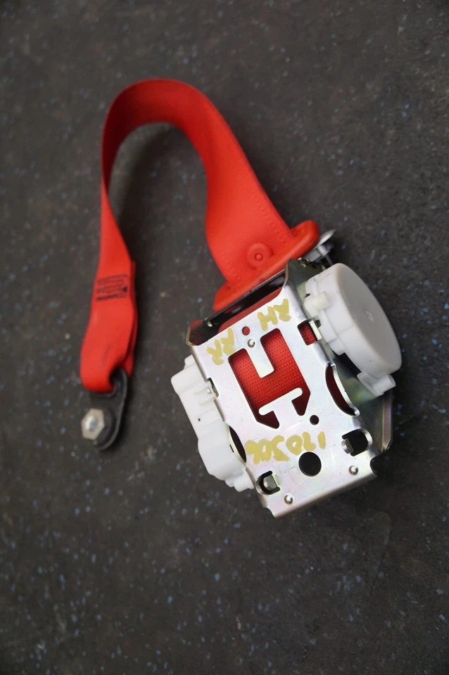 Красная намоточная машина для заднего правостороннего ремня безопасности 83912100 от оригинального производителя Ferrari FF 2011-16 - Изображение 3 из 4