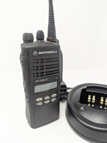 Motorola HT1250 LS+ AAH25RDH9DP5AN 403-470 MHz UHF ze stacją dokującą - Zdjęcie 3 z 8