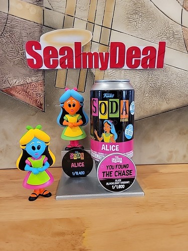 Funko Soda! Alice in Wonderland - CHASE & Common Blacklight Bundle - Picture 5 of 6