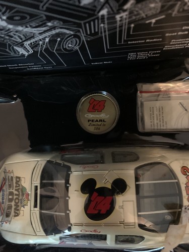 Daytona 500 Pearl Disney Goofy Mickey Team Caliber DIE-CAST 1:24 NASCAR 04 Car - Picture 3 of 7