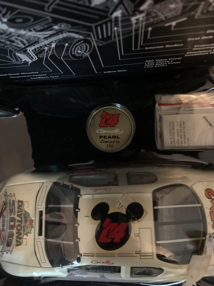 Daytona 500 Pearl Disney Goofy Mickey Team Caliber DIE-CAST 1:24 NASCAR 04 Car - Image 3 of 4