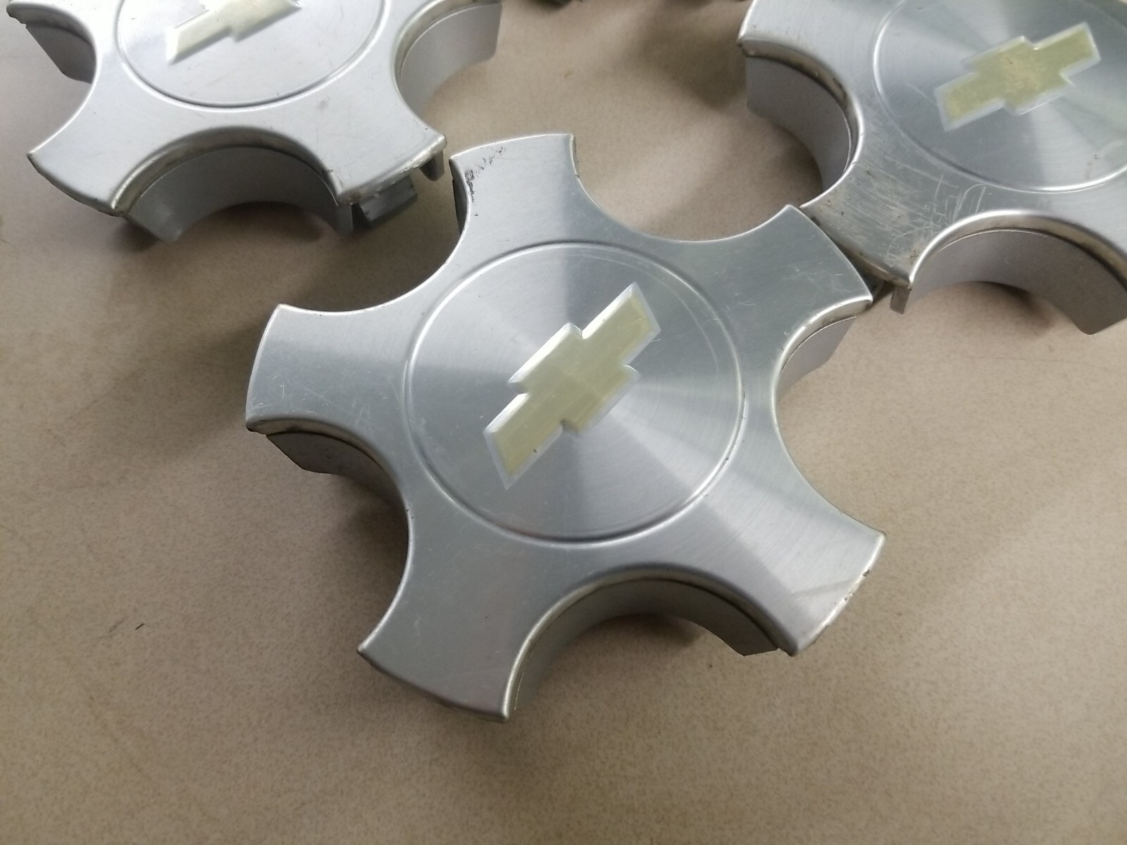 *Set of 4* 20052009 Chevy Equinox Wheel Center Caps USED. 9595564 eBay