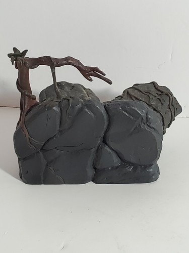 The Lord Of The Rings NLP Gollum Smeagol with rock and Sauron Figures 2003 - Picture 11 of 12