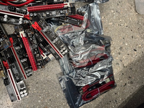 Large Lot PCE164P-N08 16X Risers 8 Pin Female to Dual Male I500024501A1 Power - Afbeelding 8 van 9