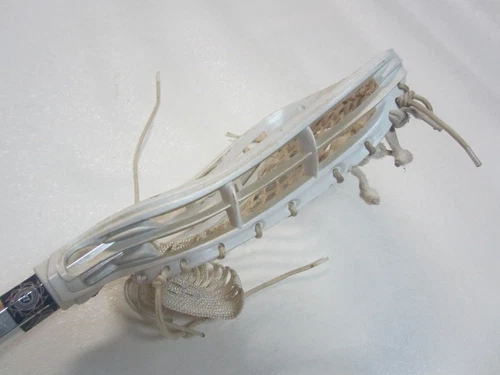 VINTAGE WARRIOR LAXSTAR WHITE LACROSSE HEAD STICK 6000 SHAFT COMPLETE STRUNG LAX