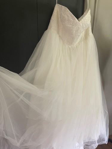David's Bridal 22W Strapless Wedding Dress with Lace Corset Bodice STYLE# WG3633 - Picture 11 of 19