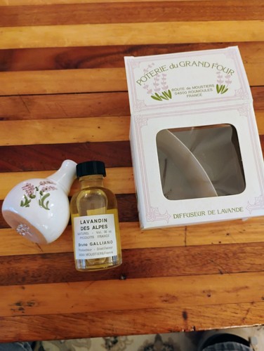 Lavender Diffuser Set – Clay Pot with Essential Oil & Cork – Natural Fragrance - Picture 4 of 13