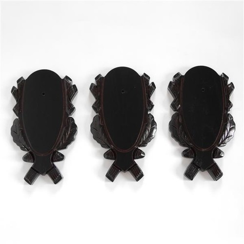 3 piezas placas trofeo corzo tallado oscuro + 3 piezas pinzas para cuernos - Imagen 2 de 3