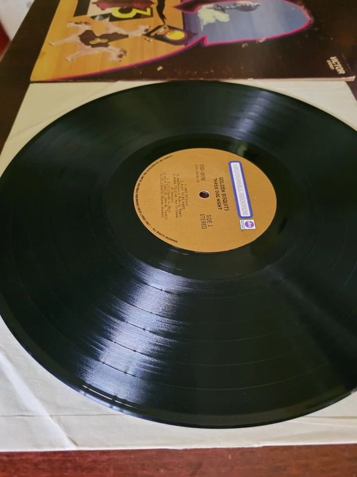 Three Dog Night - Golden Bisquits Vintage Vinyl LP (TESTED) 1971 Compilation - Image 3 of 4