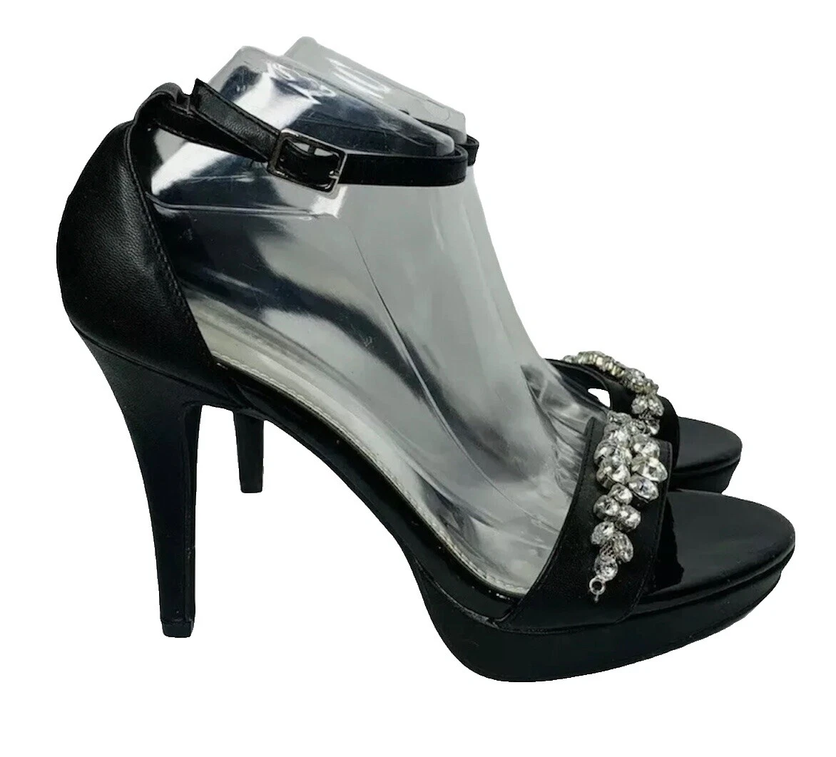 Tacones negros con correa al tobillo para mujer