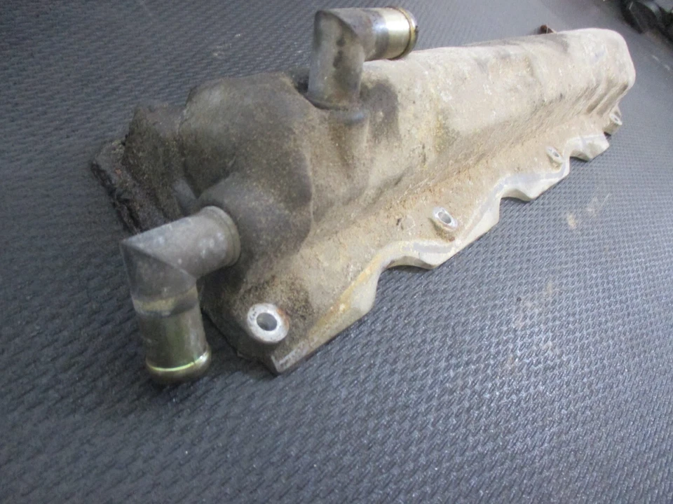 Infiniti J30 1995 - VG30DE - Cubierta basculante de válvula de culata exterior del lado del conductor Foto 2 de 4