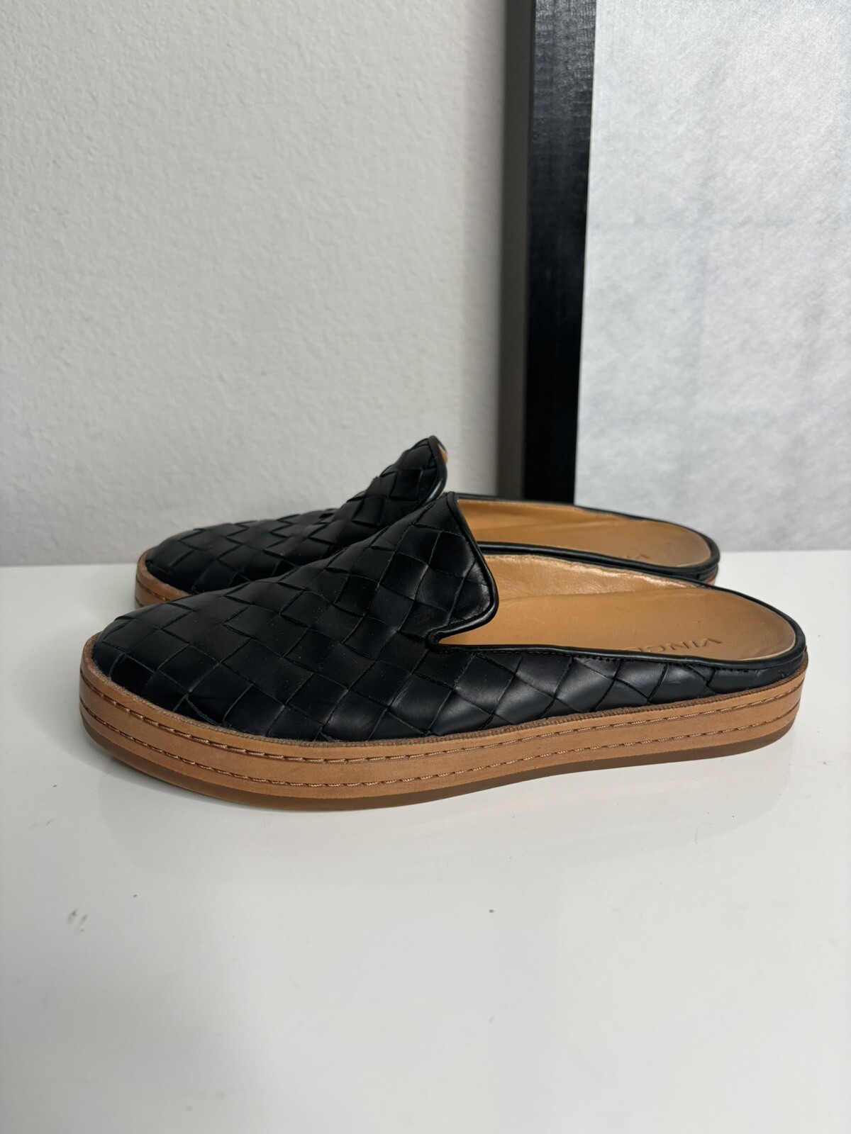 VINCE CANELLA BLACK WOVEN LEATHER SLIPON SLIDES FLATS SANDALS 5.5 280