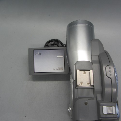 Hitachi DVDCAM DZ-MV550E Handheld Mini DVD Camcorder Silver Tested - Picture 3 of 11